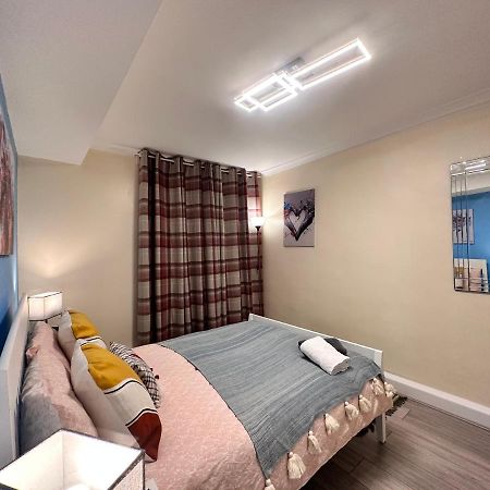 Posh 2-Bedroom, Living Room, Kitchen & 1.5 Bathroom 런던 외부 사진