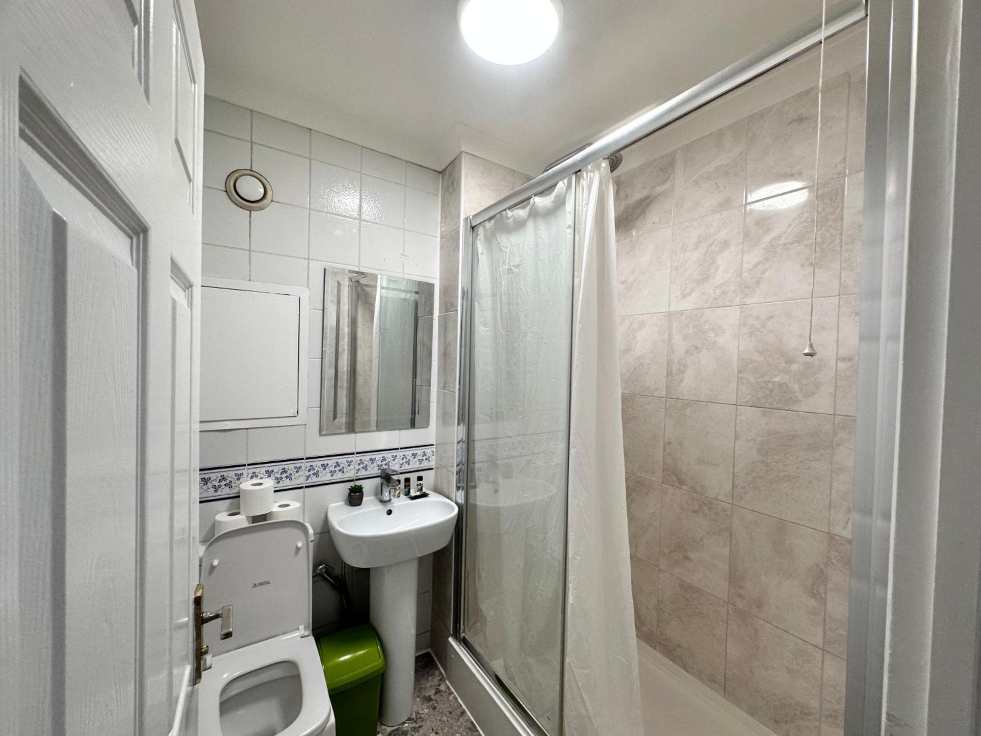 Posh 2-Bedroom, Living Room, Kitchen & 1.5 Bathroom 런던 외부 사진