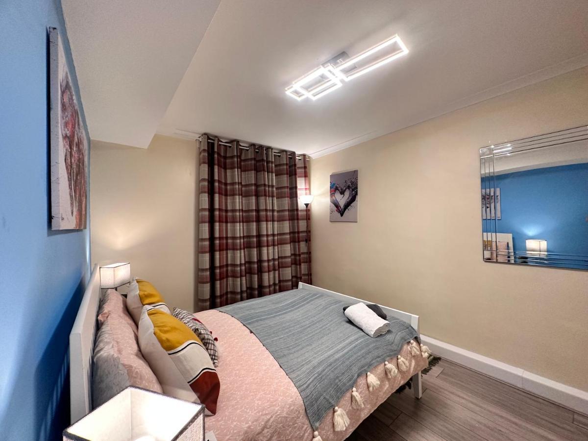 Posh 2-Bedroom, Living Room, Kitchen & 1.5 Bathroom 런던 외부 사진