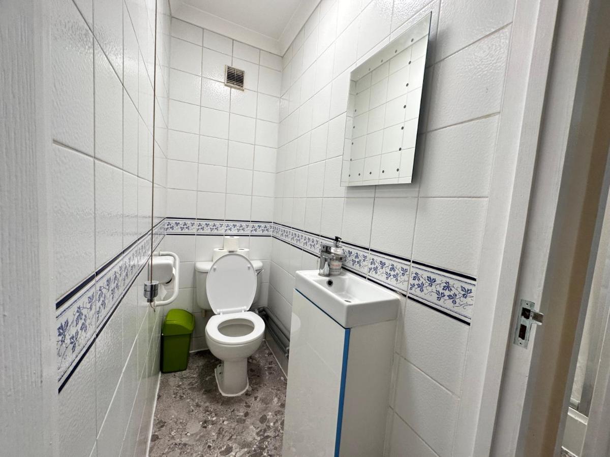 Posh 2-Bedroom, Living Room, Kitchen & 1.5 Bathroom 런던 외부 사진
