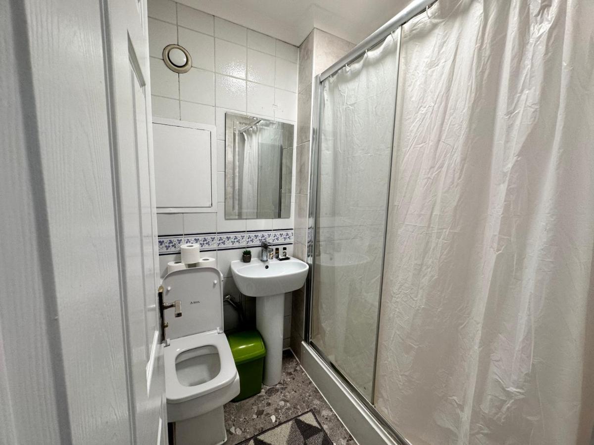 Posh 2-Bedroom, Living Room, Kitchen & 1.5 Bathroom 런던 외부 사진