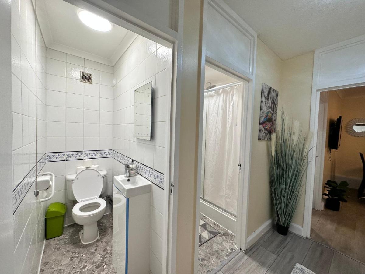 Posh 2-Bedroom, Living Room, Kitchen & 1.5 Bathroom 런던 외부 사진