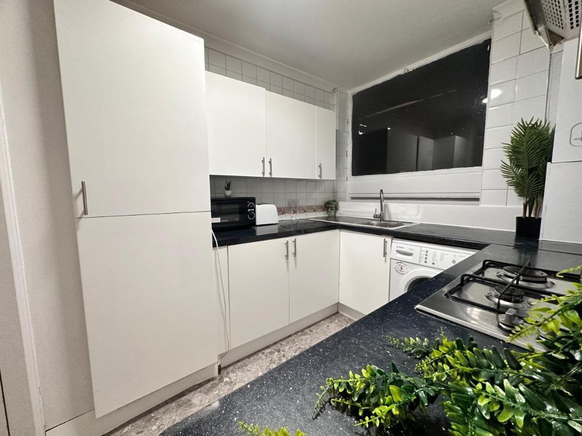 Posh 2-Bedroom, Living Room, Kitchen & 1.5 Bathroom 런던 외부 사진