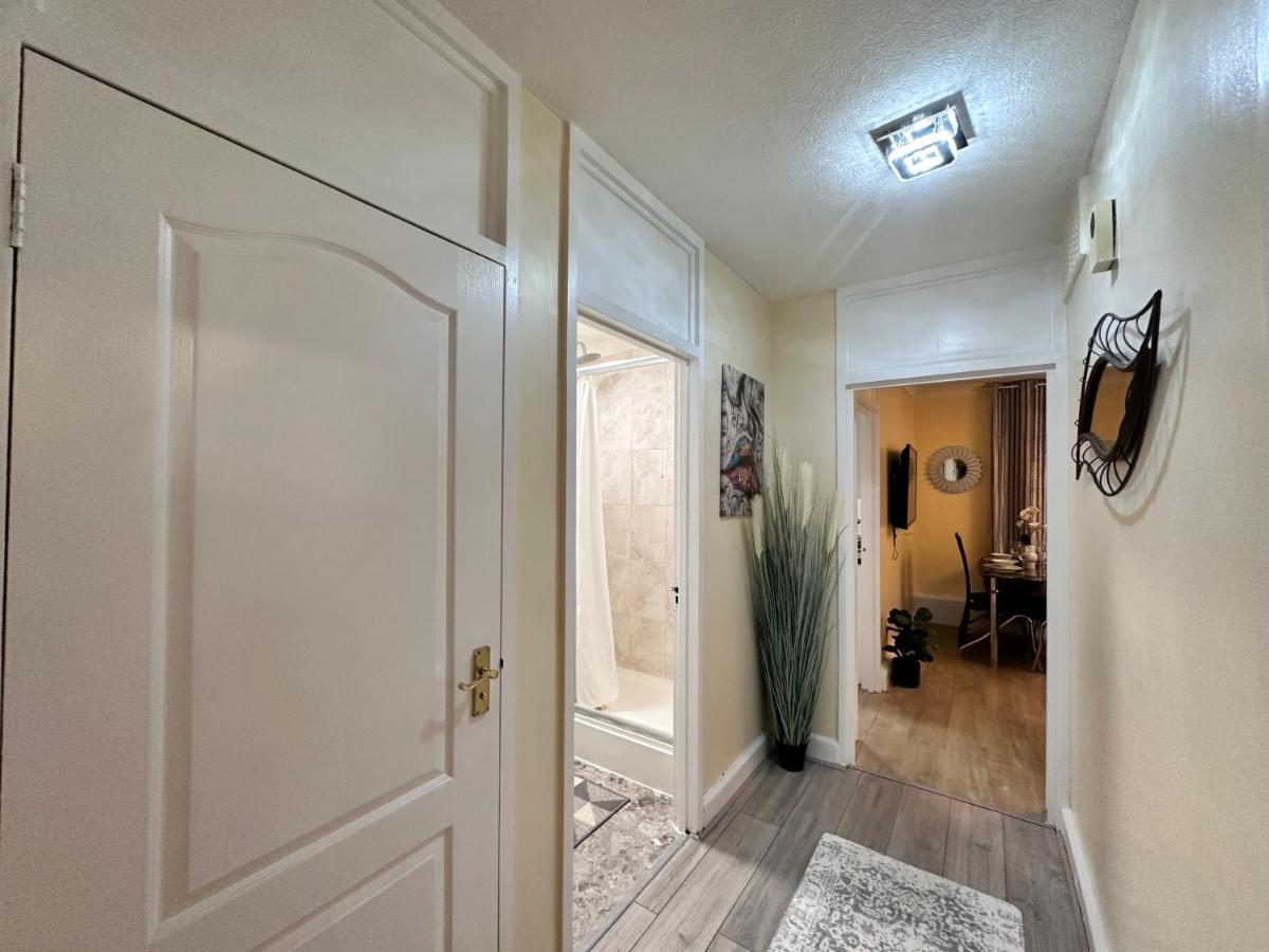 Posh 2-Bedroom, Living Room, Kitchen & 1.5 Bathroom 런던 외부 사진
